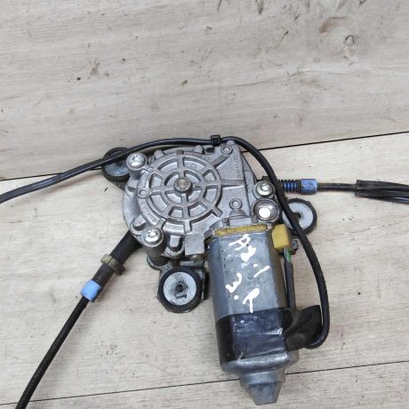 steklopodieemnik-zadnii-audi-a8-d2-art-18778-big-2