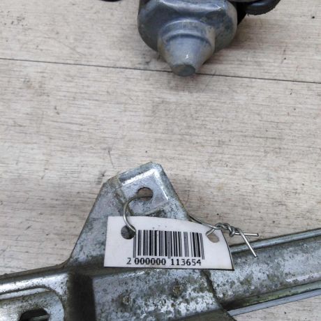 steklopodieemnik-zadnii-audi-a8-d2-art-18778-big-3