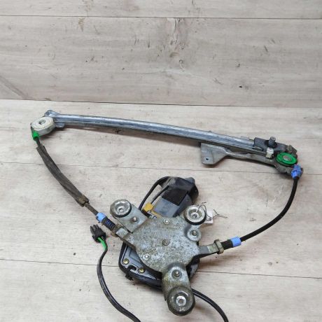 steklopodieemnik-zadnii-audi-a8-d2-art-18779-big-1