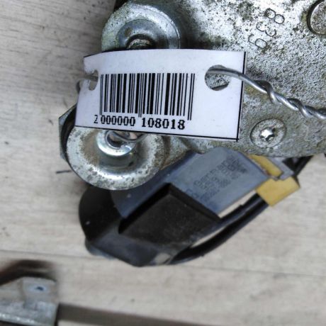 steklopodieemnik-zadnii-audi-a8-d2-art-18779-big-3