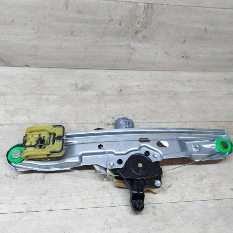 steklopodieemnik-zadnii-pravyi-ford-focus-3-art-18970-big-1