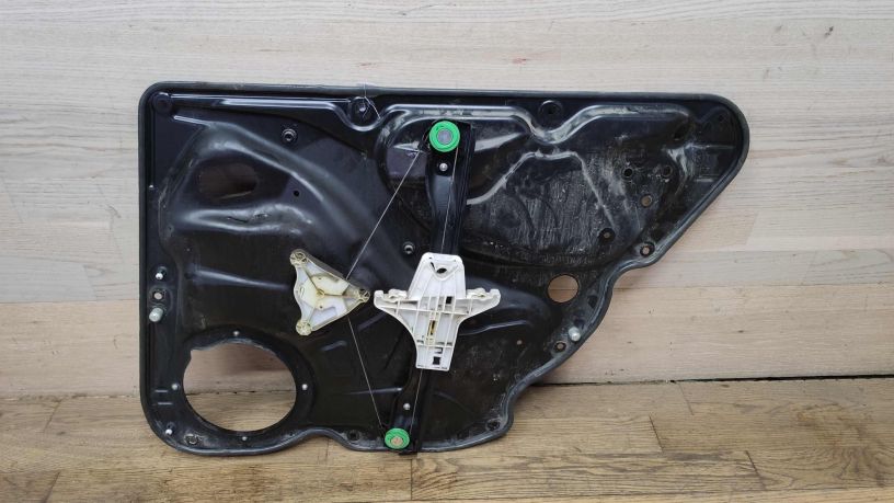 steklopodieemnik-zadnii-levyi-volkswagen-passat-b6-art-20752-big-0