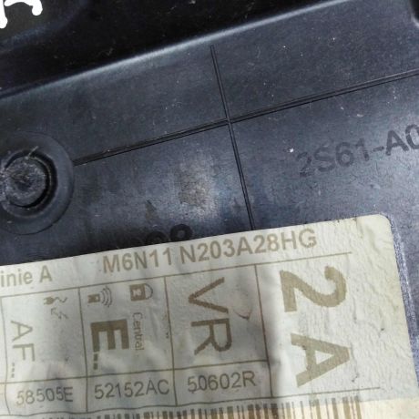 steklopodieemnik-perednii-pravyi-ford-fusion-art-20978-big-1