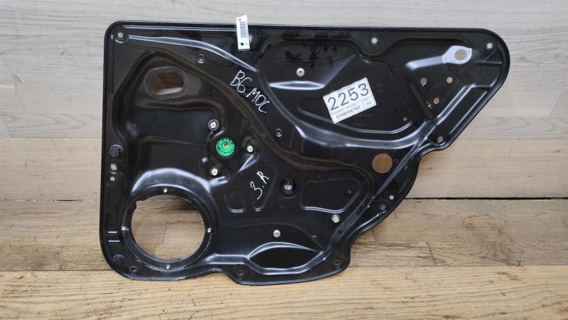 steklopodieemnik-zadnii-pravyi-volkswagen-passat-b6-art-21148-big-0