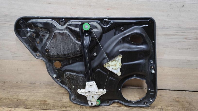 steklopodieemnik-zadnii-pravyi-volkswagen-passat-b6-art-21148-big-1