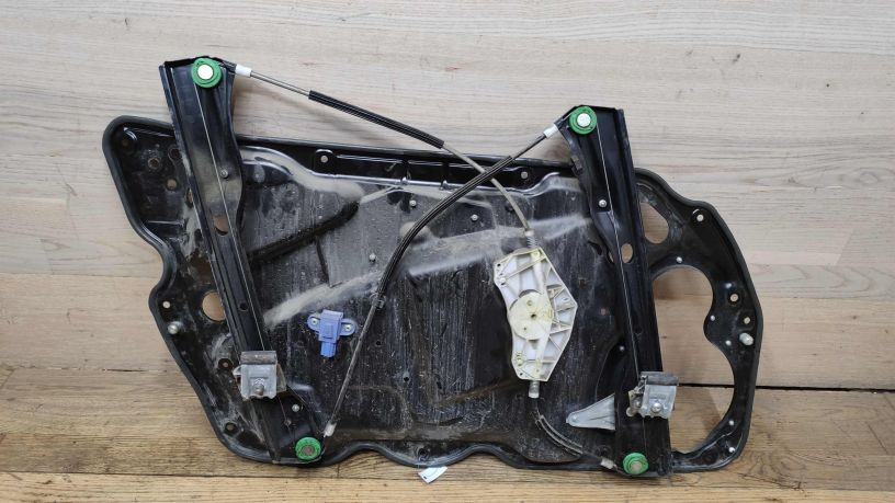 steklopodieemnik-perednii-pravyi-volkswagen-passat-b6-art-21150-big-1