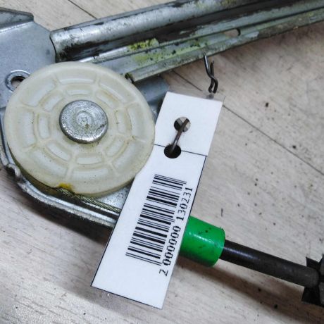 steklopodieemnik-zadnii-levyi-audi-a8-d2-art-24945-big-3