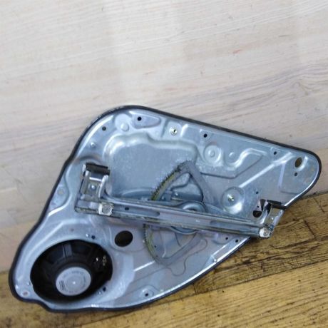 steklopodieemnik-zadnii-levyi-ford-focus-2-xetcbek-rest-art-25457-big-3