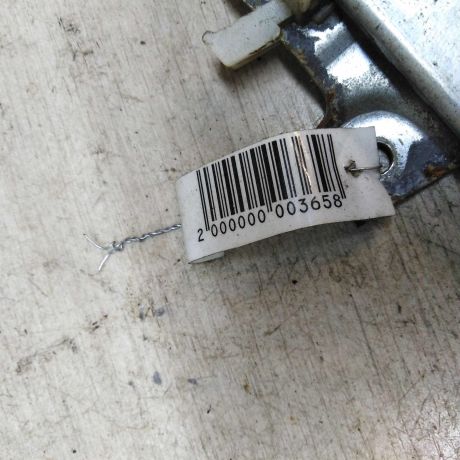 steklopodieemnik-zadnii-levyi-mazda-626-art-26865-big-1