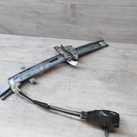 steklopodieemnik-zadnii-levyi-mazda-626-art-26865-big-0