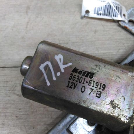 steklopodieemnik-perednii-pravyi-mazda-626-art-26940-big-2