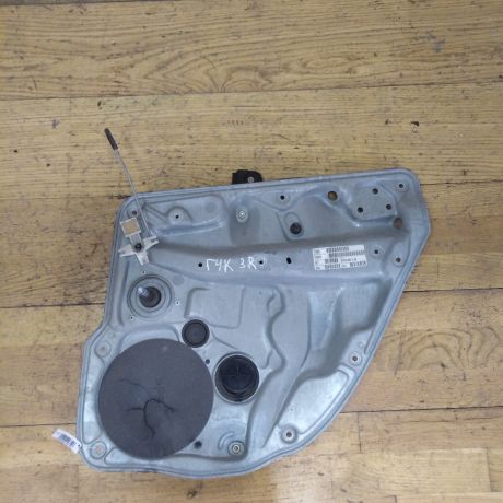 steklopodieemnik-zadnii-pravyi-volkswagen-golf-4-art-27674-big-0