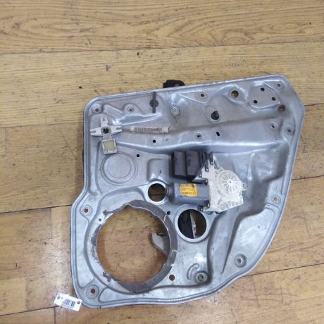 steklopodieemnik-zadnii-pravyi-volkswagen-golf-4-art-27676-big-0