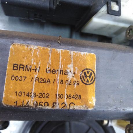 steklopodieemnik-zadnii-pravyi-volkswagen-bora-art-27685-big-2