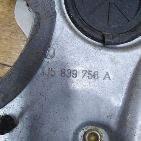 steklopodieemnik-zadnii-pravyi-volkswagen-bora-art-27685-big-1