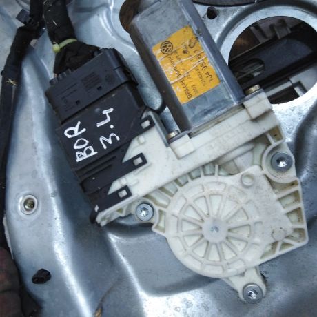 steklopodieemnik-zadnii-levyi-volkswagen-bora-art-27686-big-2