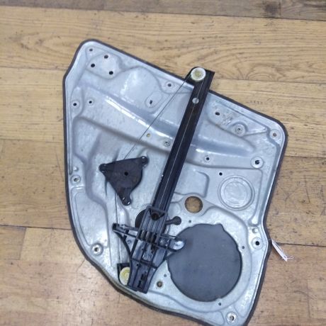 steklopodieemnik-zadnii-pravyi-volkswagen-golf-4-art-27687-big-1