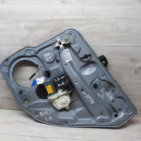 steklopodieemnik-zadnii-pravyi-volkswagen-bora-art-28009-big-0