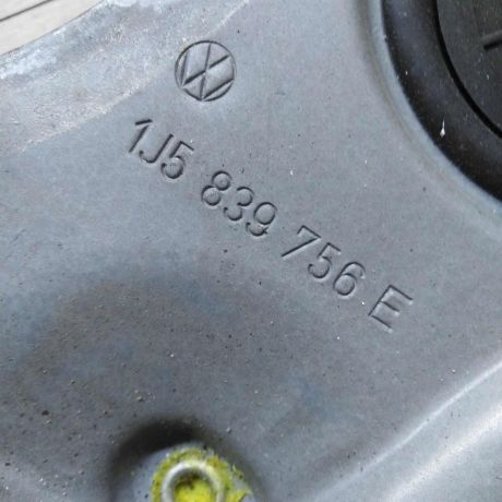 steklopodieemnik-zadnii-pravyi-volkswagen-bora-art-28009-big-3