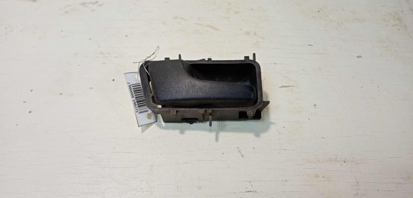 rucka-vnutrenniaia-levaia-otkryvaniia-dveri-volkswagen-passat-b3-art-28017-big-0