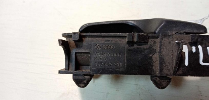 rucka-vnutrenniaia-levaia-otkryvaniia-dveri-volkswagen-passat-b3-art-28017-big-1