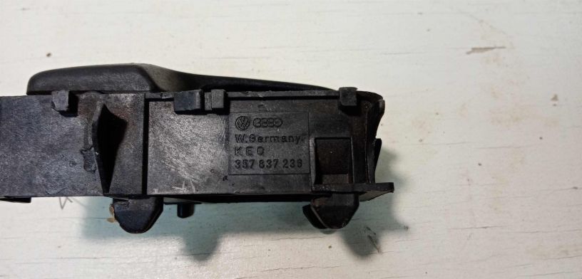 rucka-vnutrenniaia-pravaia-otkryvaniia-dveri-volkswagen-passat-b3-art-28018-big-0