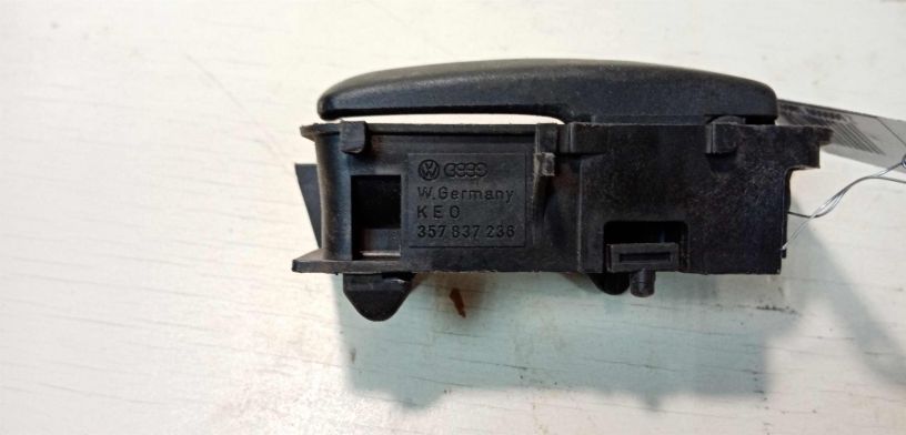 rucka-vnutrenniaia-otkryvaniia-dveri-volkswagen-passat-b3-art-28072-big-2