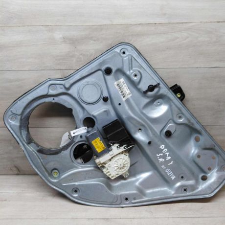 steklopodieemnik-zadnii-pravyi-volkswagen-bora-art-28117-big-0