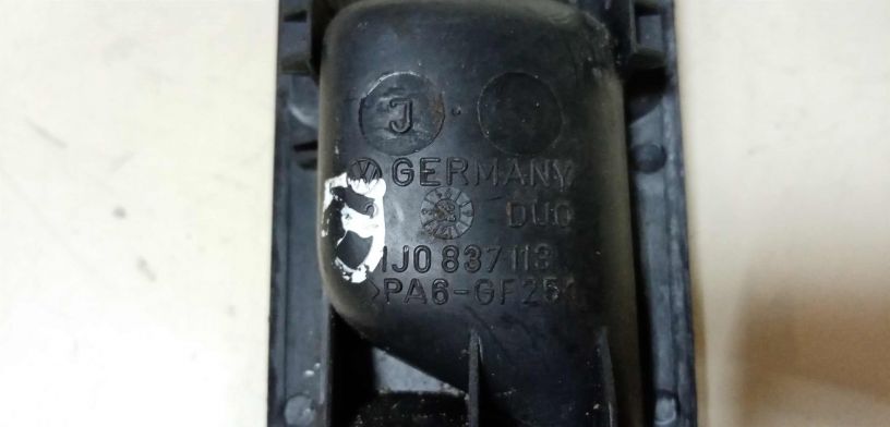 rucka-vnutrenniaia-otkryvaniia-dveri-volkswagen-golf-4-art-28227-big-1