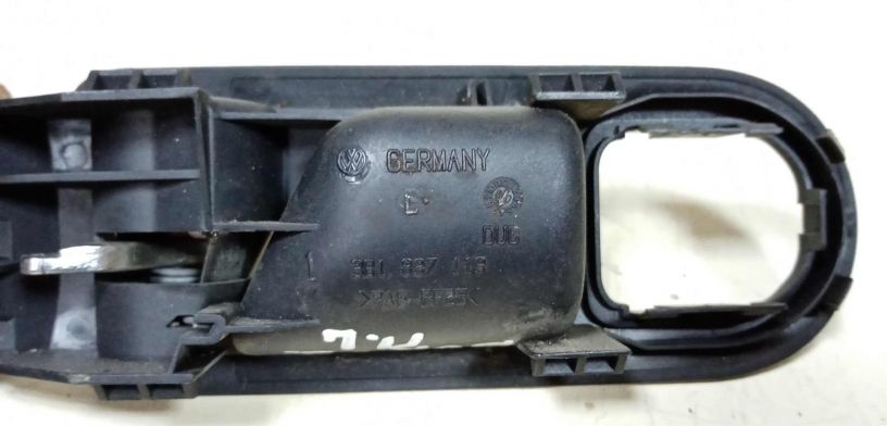 rucka-vnutrenniaia-otkryvaniia-dveri-volkswagen-golf-4-art-28289-big-1