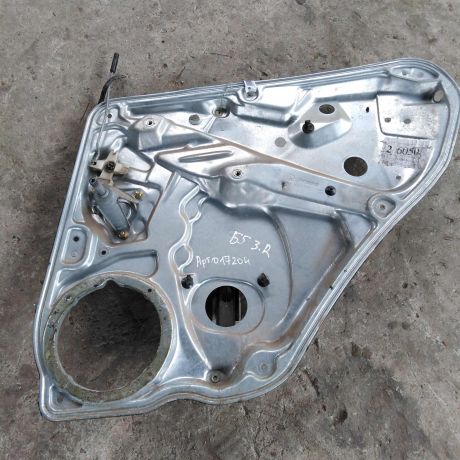 steklopodieemnik-zadnii-pravyi-mexaniceskii-volkswagen-passat-b5-art-28415-big-0