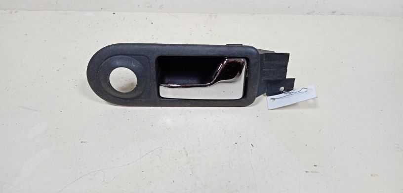 rucka-vnutrenniaia-otkryvaniia-dveri-volkswagen-golf-4-art-28938-big-0