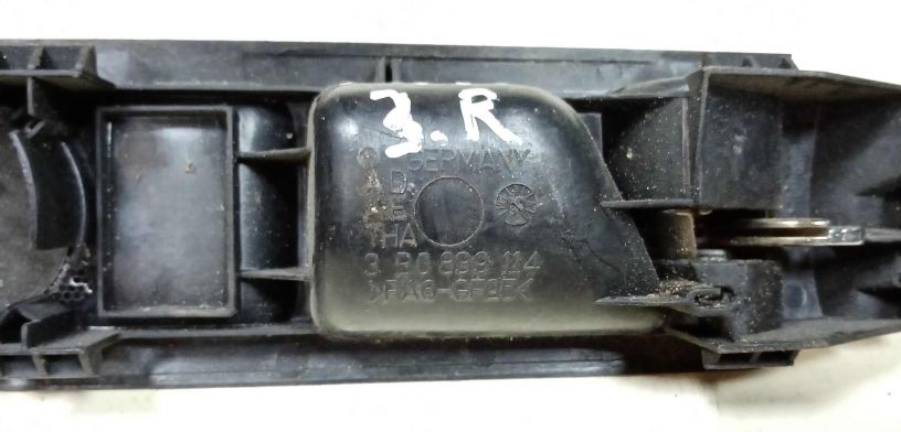 rucka-vnutrenniaia-otkryvaniia-dveri-volkswagen-golf-4-art-28940-big-1