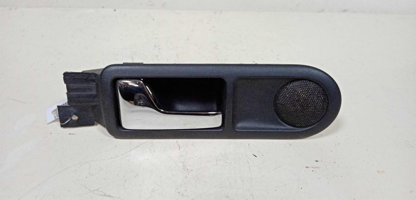 rucka-vnutrenniaia-otkryvaniia-dveri-volkswagen-golf-4-art-28941-big-0