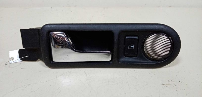 rucka-vnutrenniaia-otkryvaniia-dveri-volkswagen-golf-4-art-28942-big-0