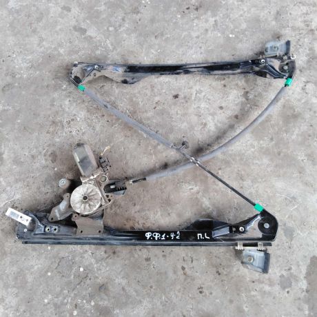 steklopodieemnik-perednii-ford-focus-1-rest-levyi-art-29545-big-0