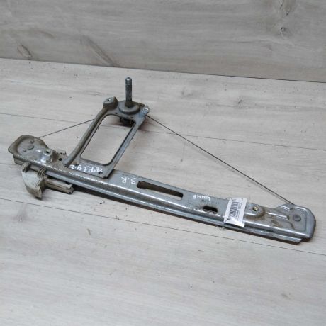 steklopodieemnik-zadnii-pravyi-mexaniceskii-ford-focus-1-rest-art-29695-big-0