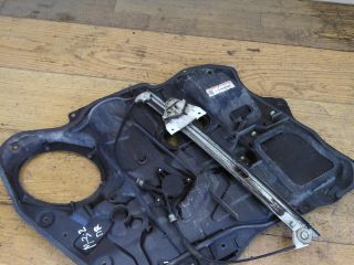 steklopodieemnik-perednii-pravyi-mazda-3-bk-xetcbek-art-30015