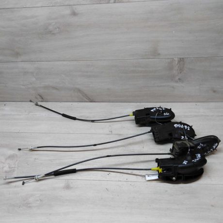 rucka-vnutrenniaia-otkryvaniia-dveri-ford-focus-1-restailing-art-30260-big-0