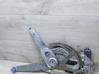 steklopodieemnik-perednii-levyi-volvo-xc90-art-30328