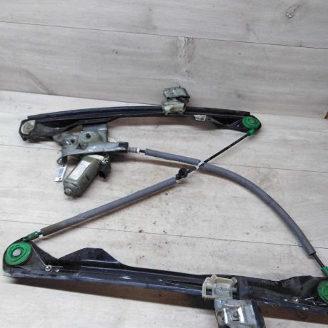 steklopodieemnik-perednii-ford-focus-1-rest-levyi-art-30851-big-1