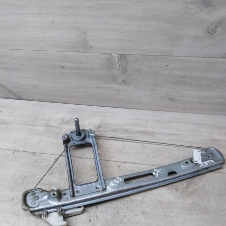 steklopodieemnik-mexaniceskii-zadnii-pravyi-ford-focus-1-rest-art-30853-big-0