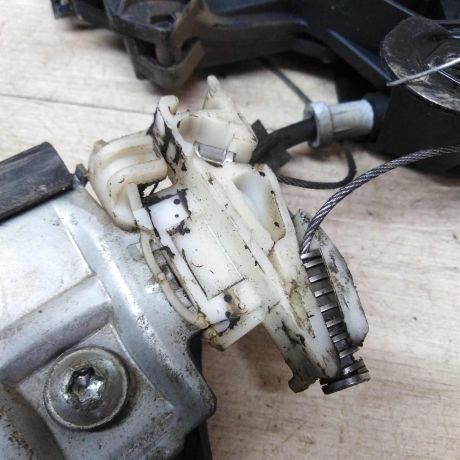 steklopodieemnik-perednii-pravyi-volkswagen-sharan-rest-defekt-art-31819-big-1