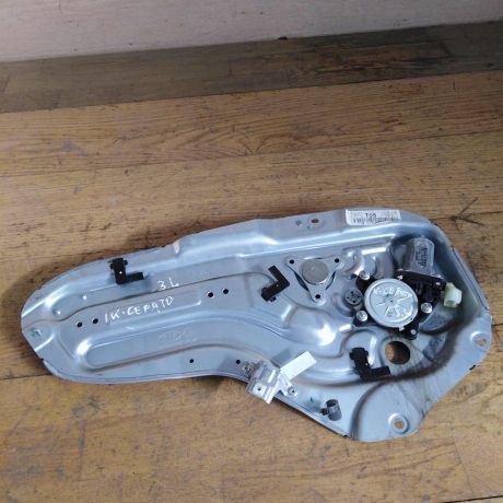 steklopodieemnik-zadnii-levyi-kia-cerato-2-art-31845-big-0