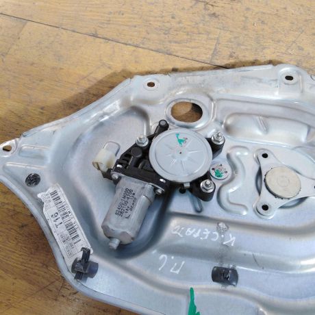 steklopodieemnik-perednii-kia-cerato-2-levyi-art-31920-big-4