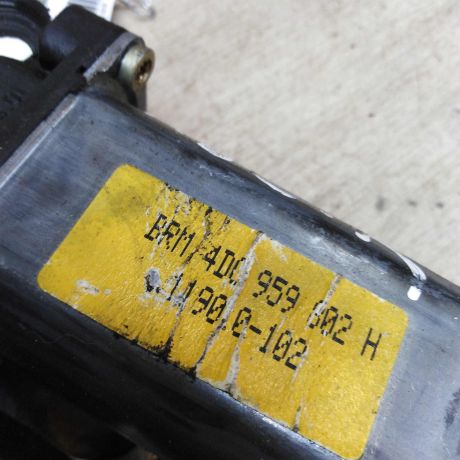 steklopodieemnik-zadnii-pravyi-audi-a8-d2-25-tdi-akpp-perednii-art-32005-big-0