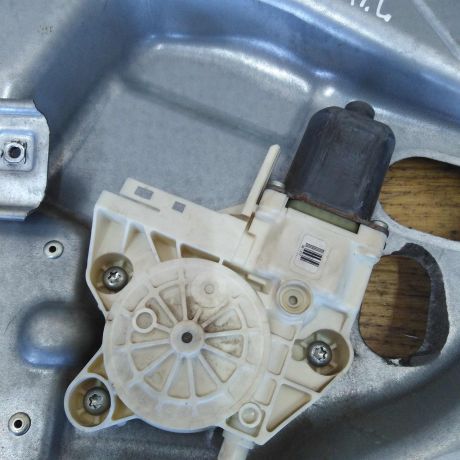 steklopodieemnik-perednii-levyi-ford-focus-2-do-rest-kupe-art-32352-big-1