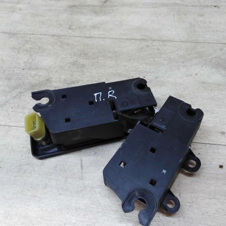 rucka-vnutrenniaia-otkryvaniia-dveri-ford-focus-2-do-restailing-art-32361-big-2