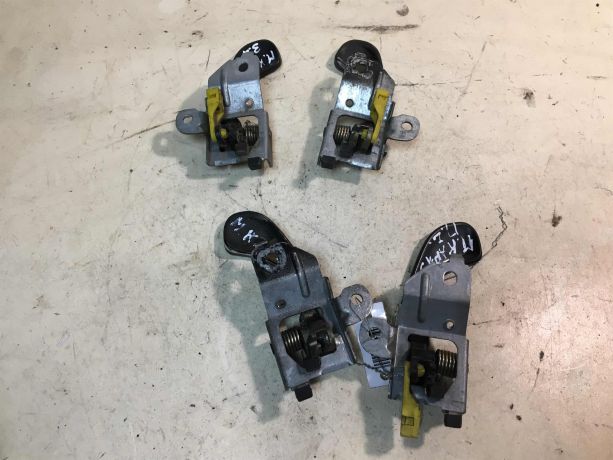 rucka-vnutrenniaia-otkryvaniia-dveri-mitsubishi-carisma-restailing-art-33077-big-1