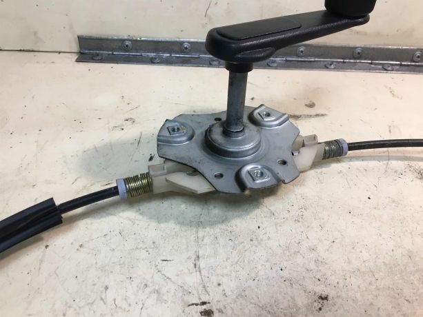 steklopodieemnik-zadnii-levyi-mexaniceskii-mitsubishi-carisma-rest-art-33213-big-1